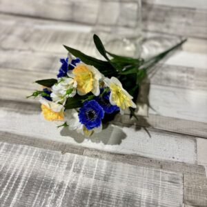 Vegyes tavaszi csokor búzavirággal